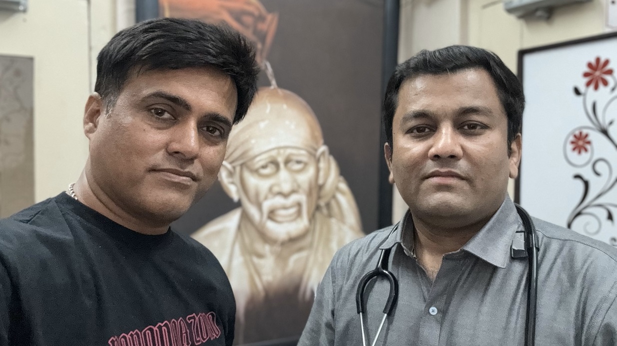 Actor Tarun Vyas with Dr Vikas Saini at Clinic